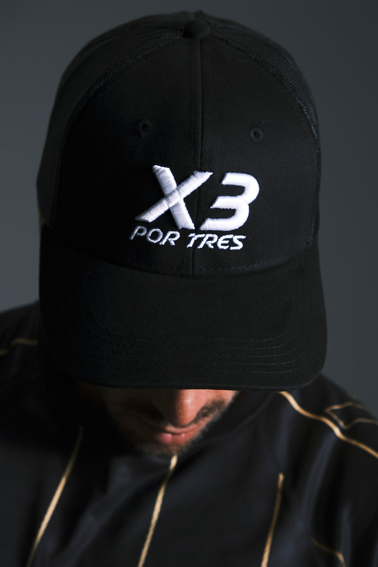 Cappellino con visiera e rete nero